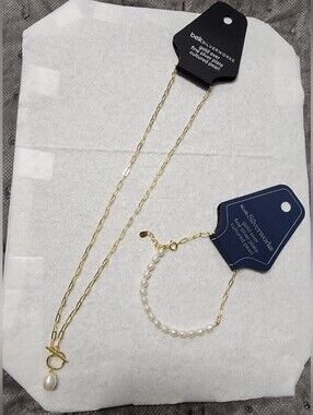 New belk Silverworks jewelry set. Set has matching necklace and bracelet.